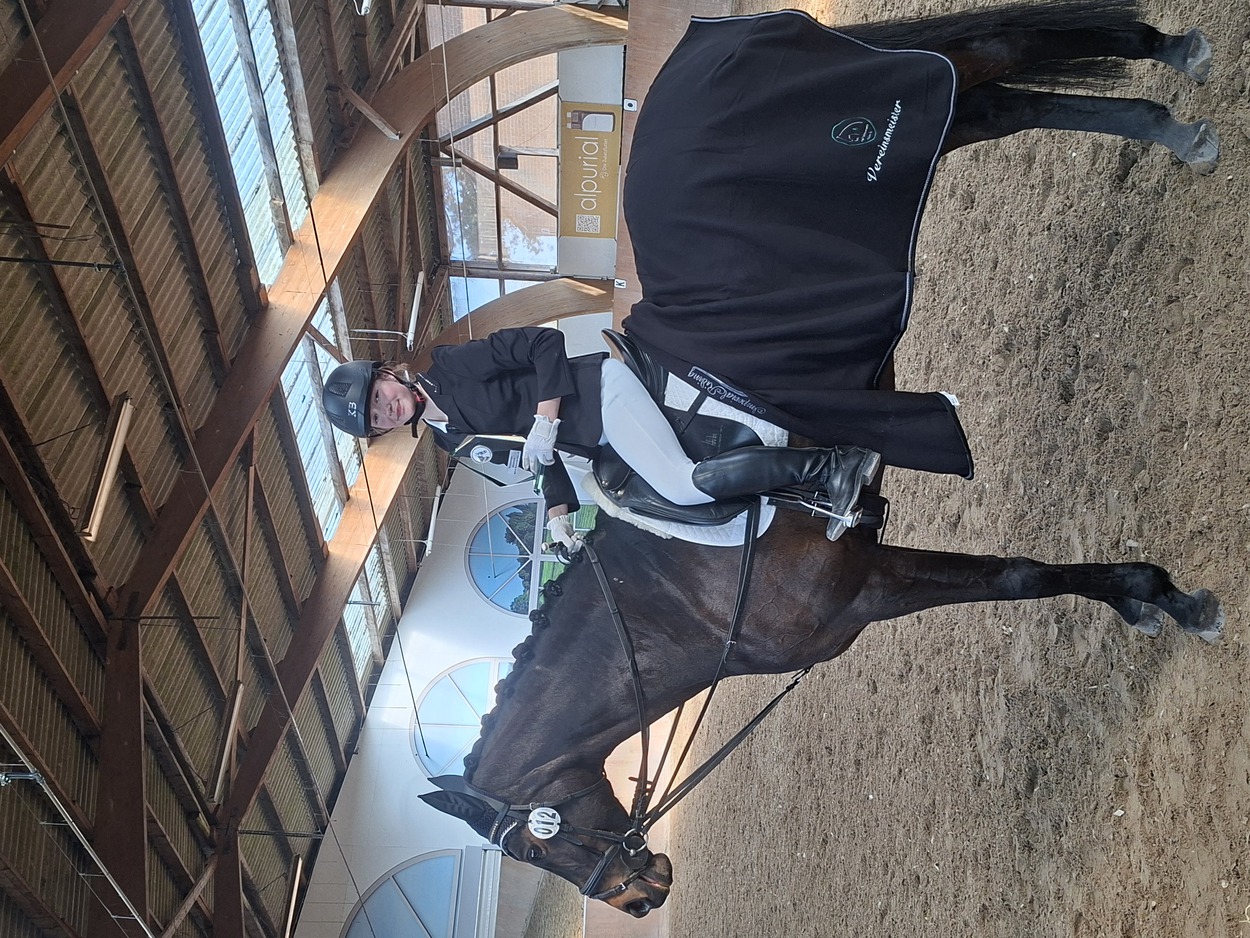 Vereinsmeisterschaften der Schulpferdereiter 2,26